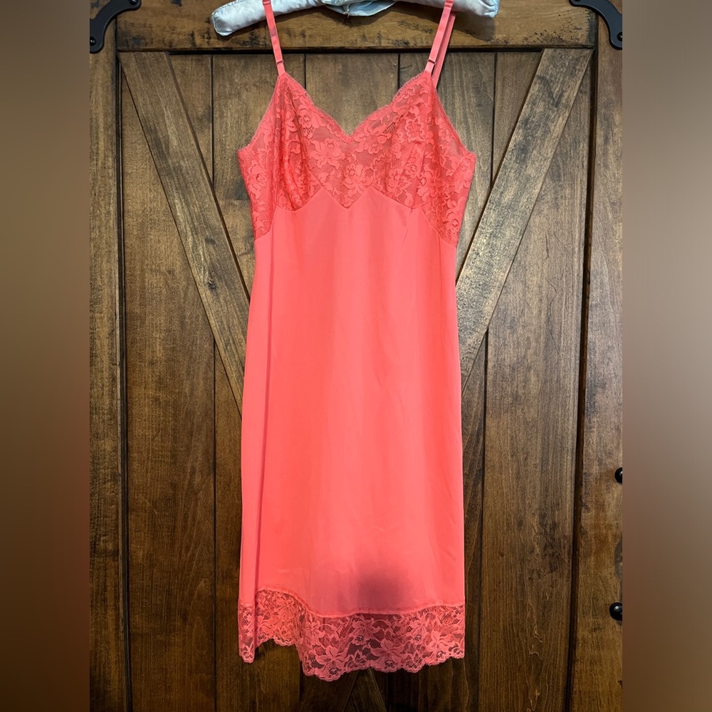 VANITY FAIR VINTAGE LACEY SLIP